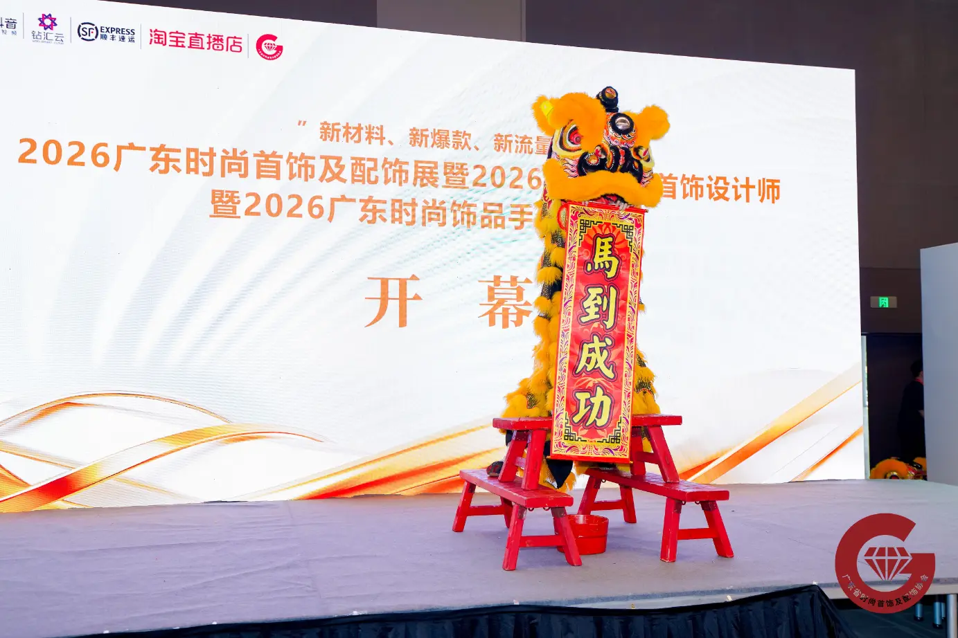 Oblikovalec nakita Kunyu Leon blesti na skupni razstavi modnega nakita in dodatkov Guangdong 2026 z izvirno zbirko ogrlic hip-hop Oblikovalec nakita Kunyu Leon blesti na skupni razstavi modnega nakita in dodatkov Guangdong 2026 z izvirno zbirko ogrlic hip-hop
